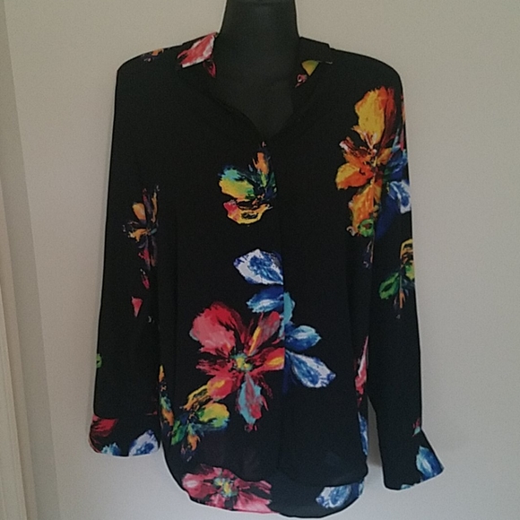 Mossimo Supply Co. Tops - Beautiful floral blouse Mossimo Supply Co. Tops - Beautiful floral blouse